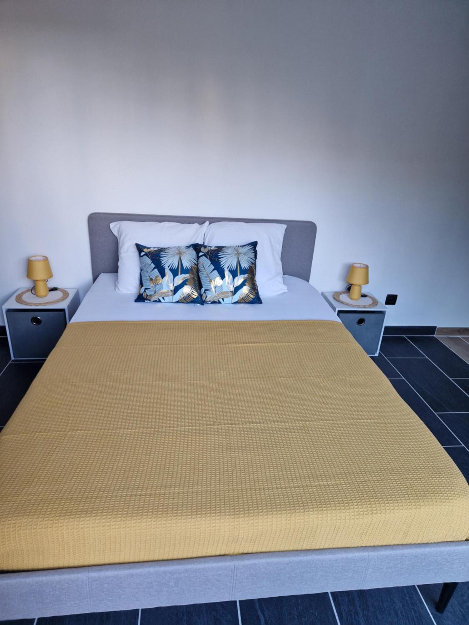 Grand Studio 2 Personnes Saint-Amand-Mont-Rond Buitenkant foto
