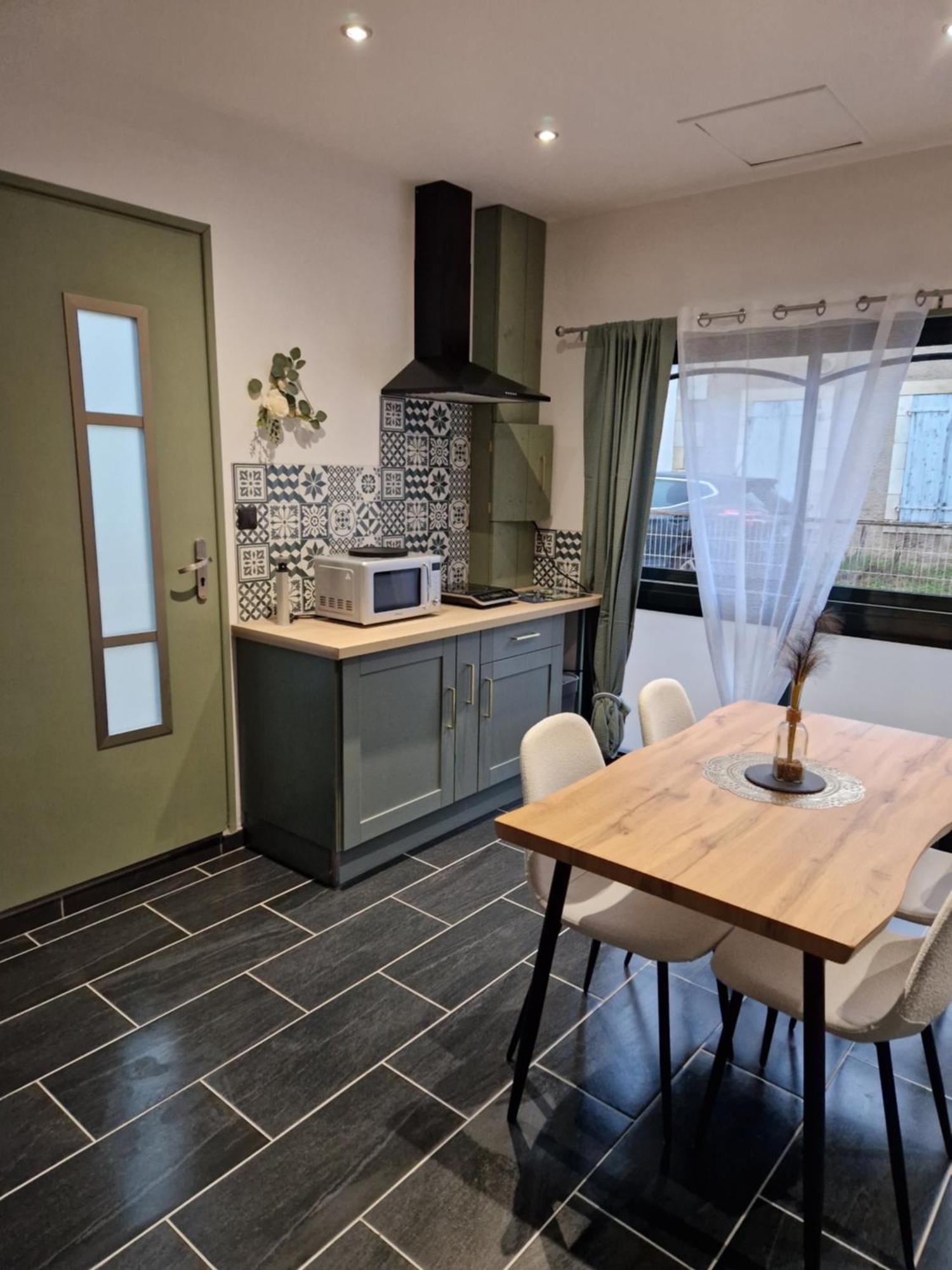 Grand Studio 2 Personnes Saint-Amand-Mont-Rond Buitenkant foto